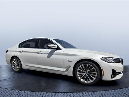 Mineral White Metallic 2023 BMW 530e 530e