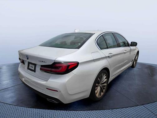 Mineral White Metallic 2023 BMW 530e 530e