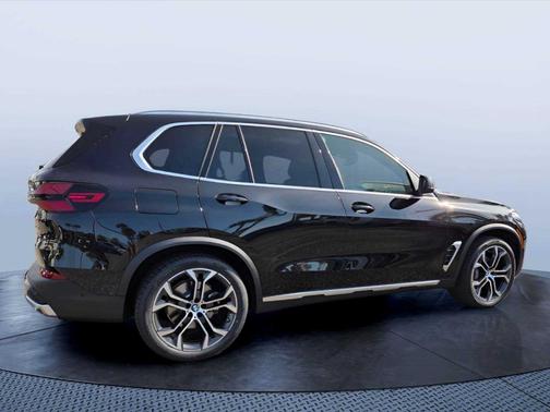 Black Sapphire Metallic 2026 BMW X5 sDrive40i