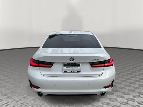 2019 BMW 330 i