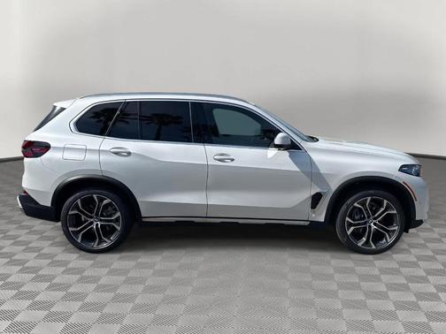 Mineral White Metallic 2026 BMW X5 sDrive40i