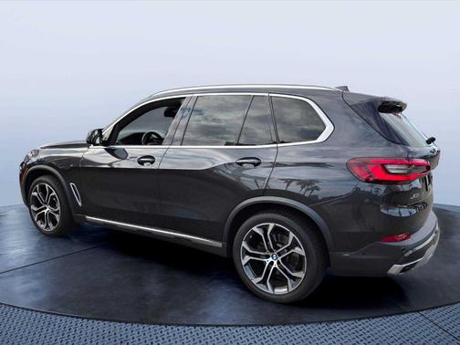 Dark Graphite Metallic 2021 BMW X5 sDrive40i