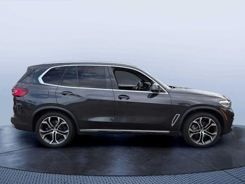 Dark Graphite Metallic 2021 BMW X5 sDrive40i