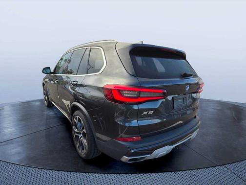 Dark Graphite Metallic 2021 BMW X5 sDrive40i