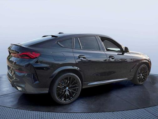 Carbon Black Metallic 2027 BMW X6 xDrive40i