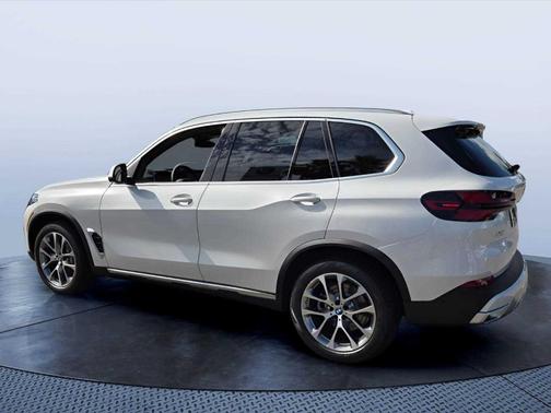 Mineral White Metallic 2026 BMW X5 sDrive40i