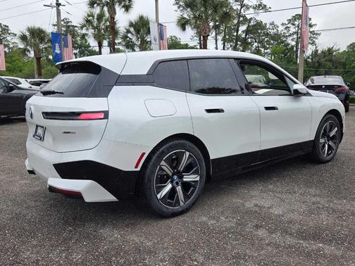 Mineral White Metallic 2023 BMW iX xDrive50