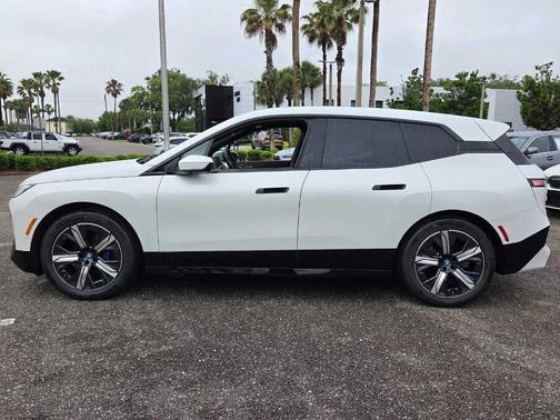 Mineral White Metallic 2023 BMW iX xDrive50
