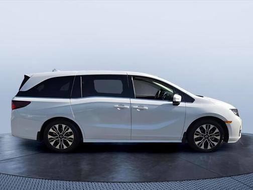 Platinum White Pearl 2026 Honda Odyssey Elite