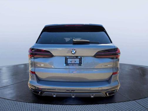 Gray Metallic 2024 BMW X5 sDrive40i