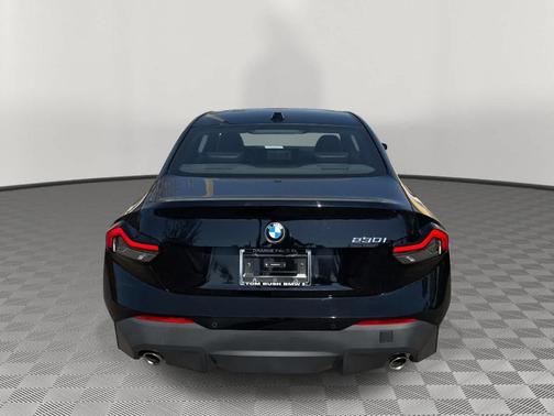 2023 BMW 230 i