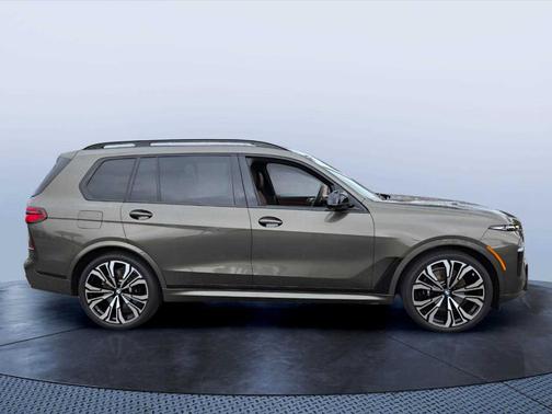 Manhattan Green Metallic 2024 BMW X7 M60i