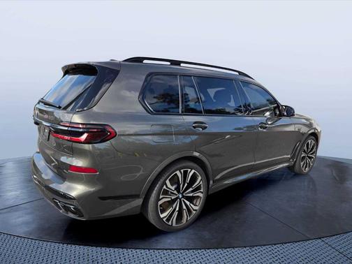 Manhattan Green Metallic 2024 BMW X7 M60i