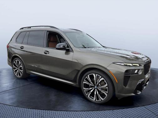 Manhattan Green Metallic 2024 BMW X7 M60i