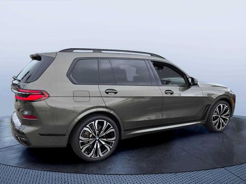 Manhattan Green Metallic 2024 BMW X7 M60i