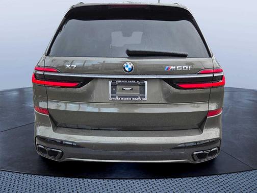 Manhattan Green Metallic 2024 BMW X7 M60i