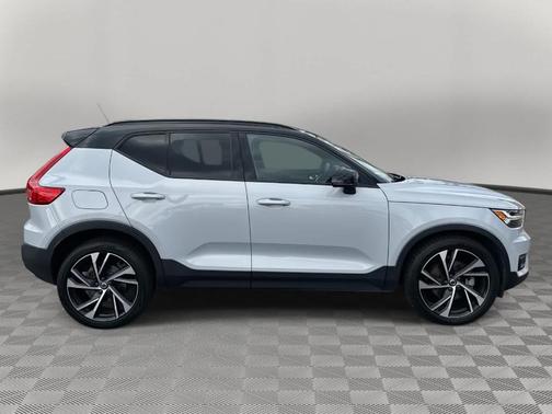 2020 Volvo XC40 T5 R-Design