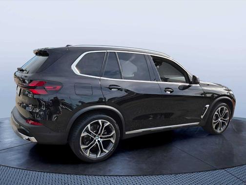 Black Sapphire Metallic 2026 BMW X5 xDrive40i
