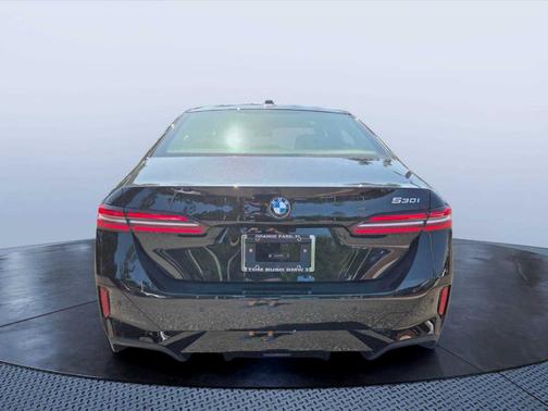 Black Sapphire Metallic 2027 BMW 530 i