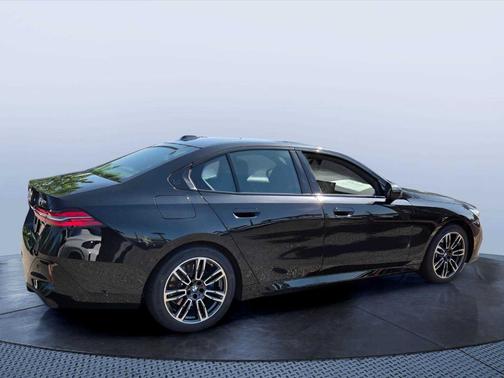 Black Sapphire Metallic 2027 BMW 530 i