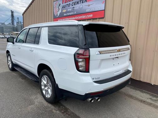Photo 3 of 41 of 2021 Chevrolet Suburban Premier