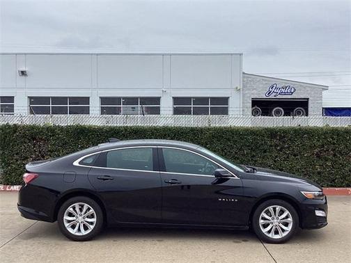 Photo 4 of 27 of 2020 Chevrolet Malibu LT