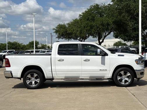Bright White Clearcoat 2022 RAM 1500 Laramie