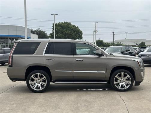 2017 Cadillac Escalade Luxury