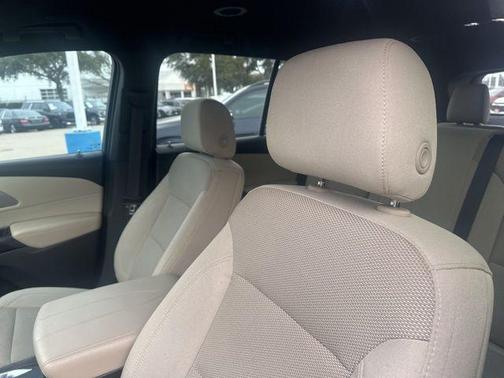 2022 Chevrolet Traverse LS