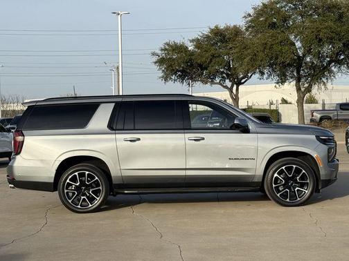 2025 Chevrolet Suburban RST