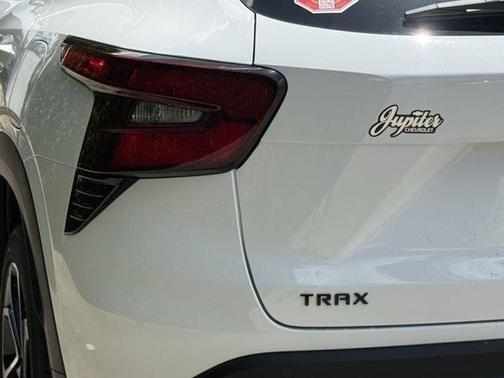 Summit White 2026 Chevrolet Trax 2RS