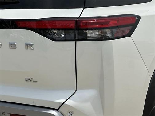 2024 Nissan Pathfinder SL FWD