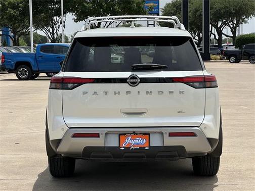 2024 Nissan Pathfinder SL FWD