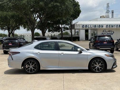 Silver 2022 Toyota Camry Hybrid SE