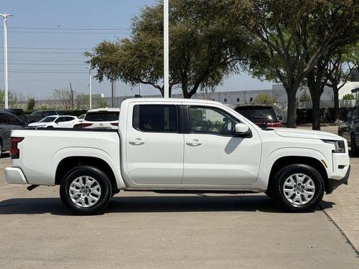 Glacier White 2023 Nissan Frontier SV