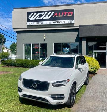 2017 Volvo XC90 T6 Momentum