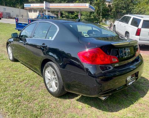 2015 INFINITI Q40 Base