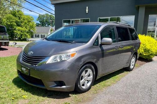 2016 Toyota Sienna LE