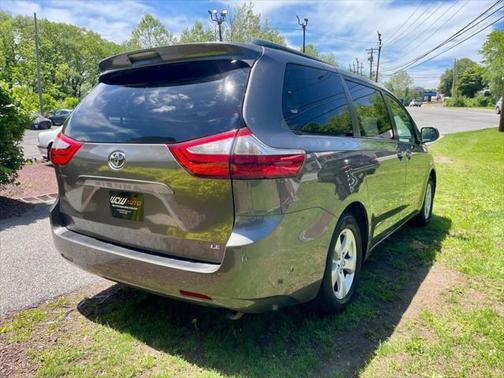 2016 Toyota Sienna LE