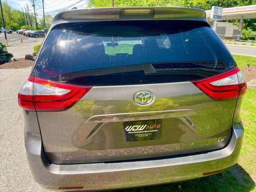 2016 Toyota Sienna LE