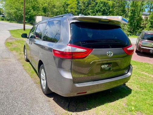 2016 Toyota Sienna LE