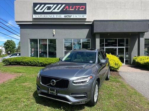 2016 Volvo XC90 T6 Momentum