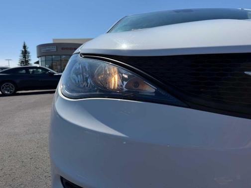 Bright White Clearcoat 2023 Chrysler Voyager LX