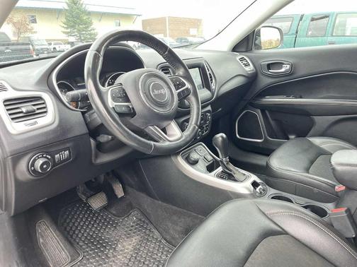 White Clearcoat 2018 Jeep Compass Latitude