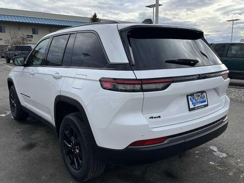 2026 Jeep Grand Cherokee Laredo