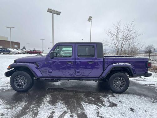 2026 Jeep Gladiator Sport