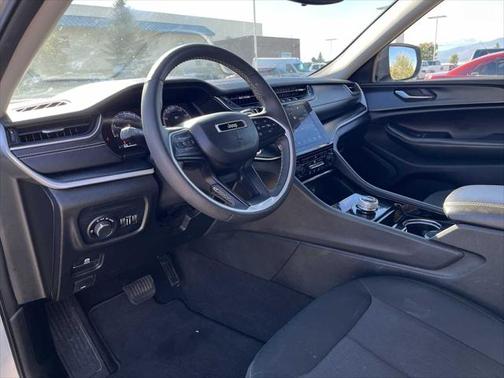 2023 Jeep Grand Cherokee L Laredo 4x4
