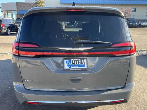 2023 Chrysler Pacifica Touring-L