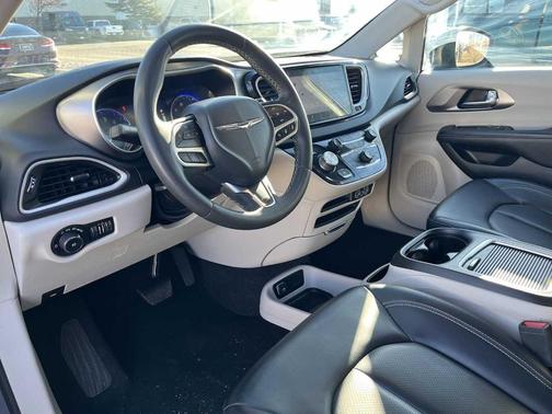2023 Chrysler Pacifica Touring-L