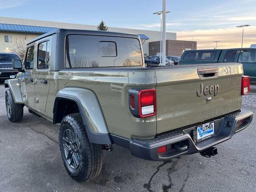 2026 Jeep Gladiator Sport
